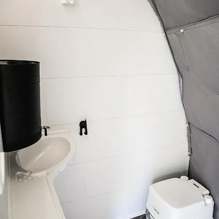 Igloo Glamping Lakeland Camp 豪华帐篷