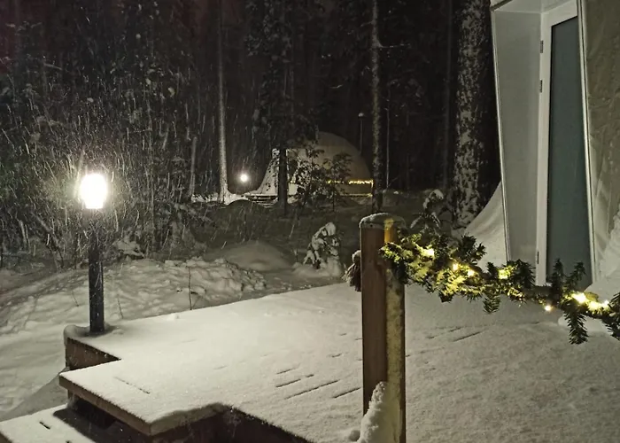 Igloo Glamping Lakeland Camp