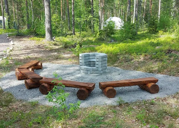 Igloo Glamping Lakeland Camp *